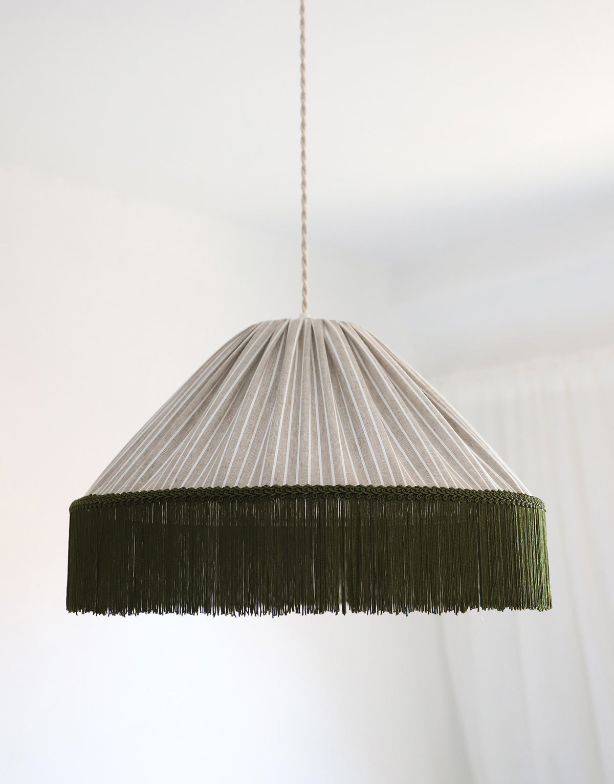 Suspension BELLA — Rayures Olive, franges bohème