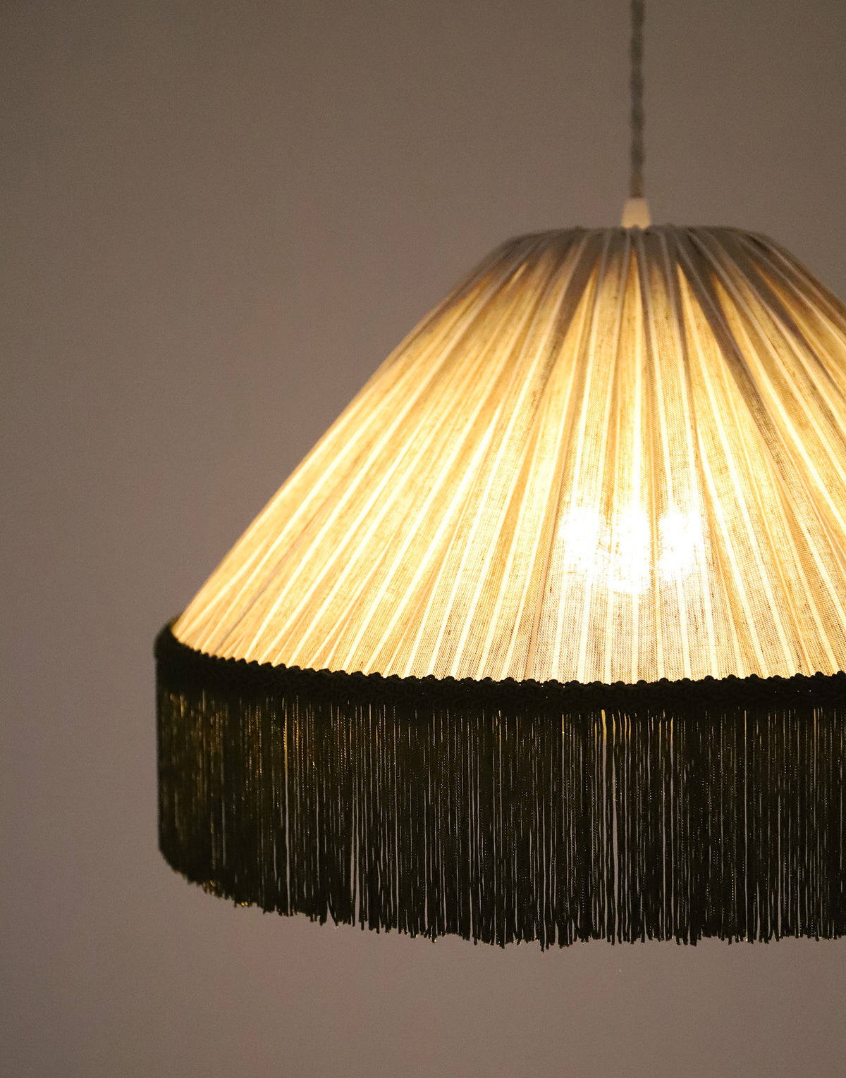 Suspension BELLA — Rayures Olive, franges bohème