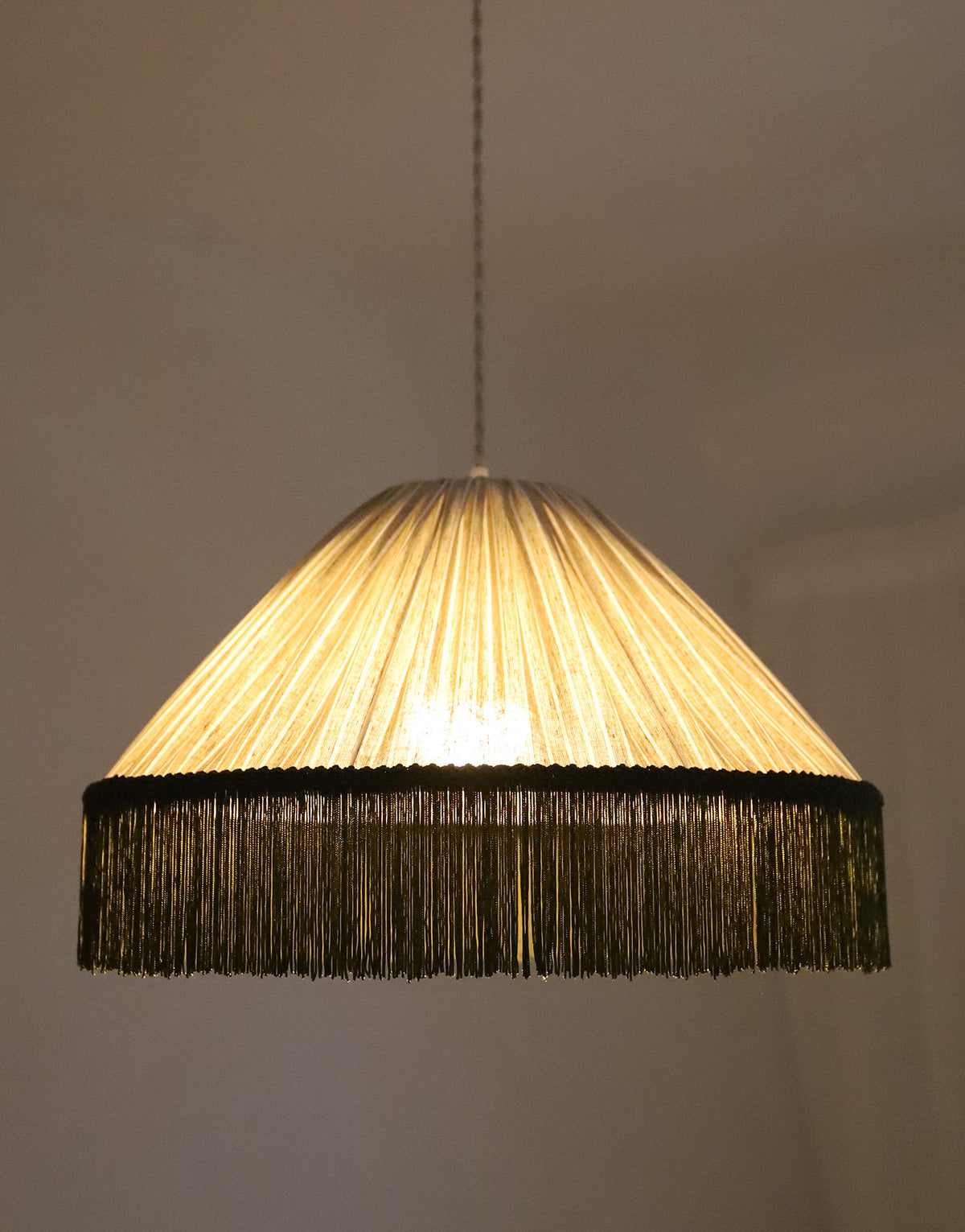 Suspension BELLA — Rayures Olive, franges bohème