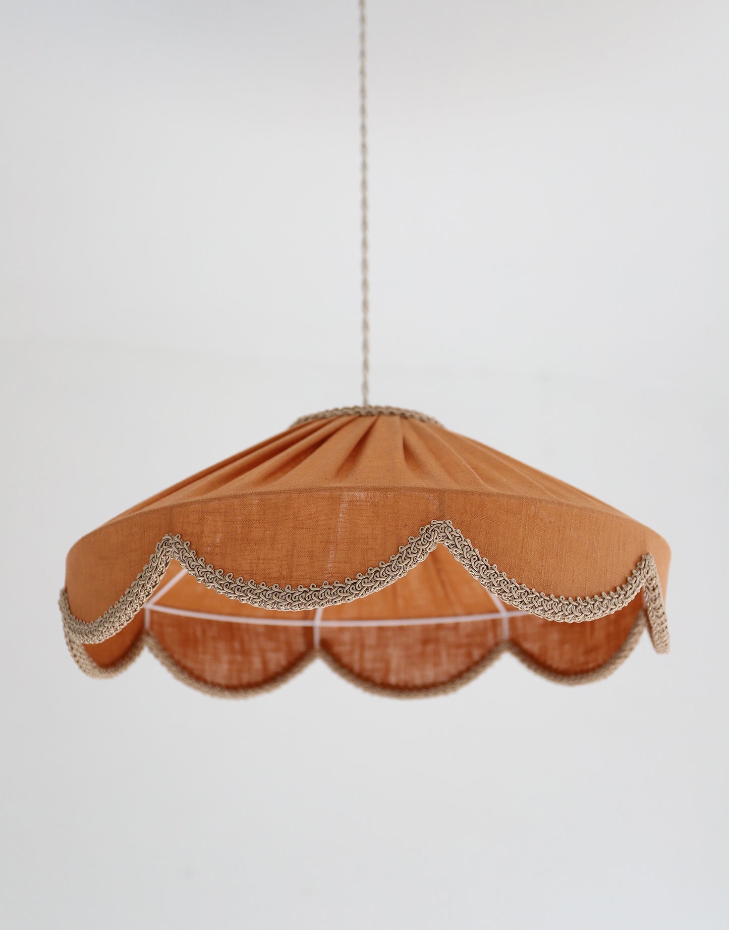Suspension forme florale unie Cosette "caramel "