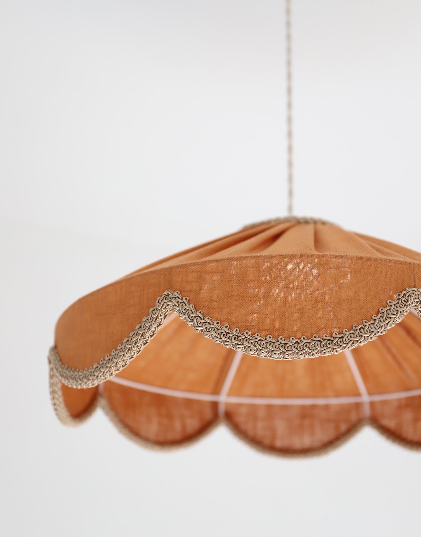 Suspension forme florale unie Cosette "caramel "