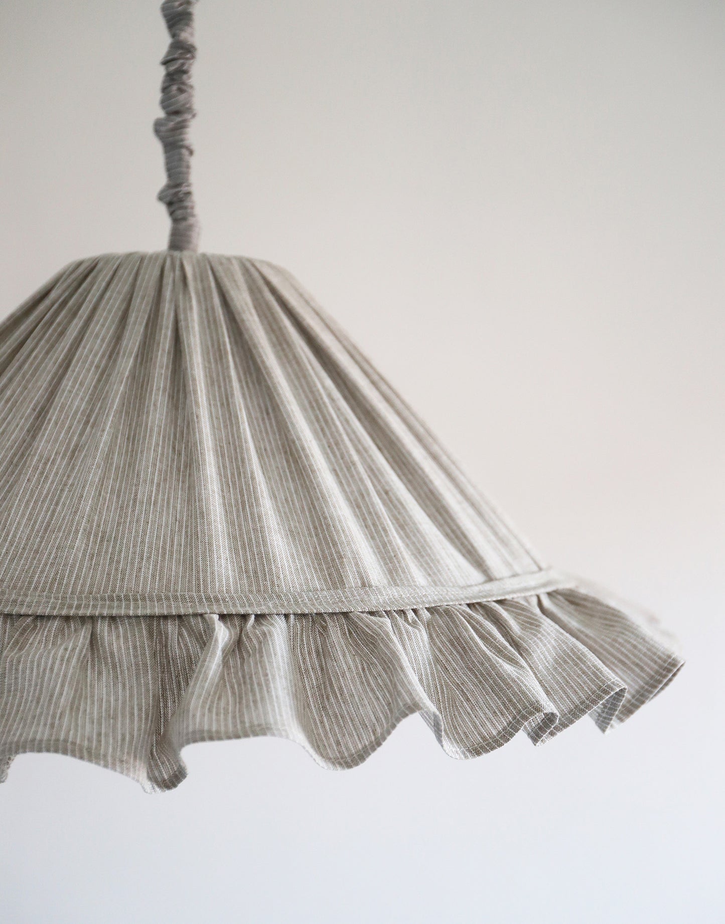 Suspension EMILIA — Fines Rayures Olive