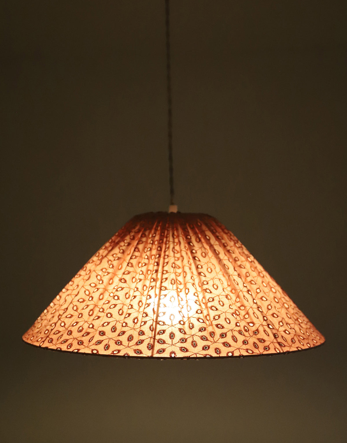 Suspension MALALA — Broderie anglaise