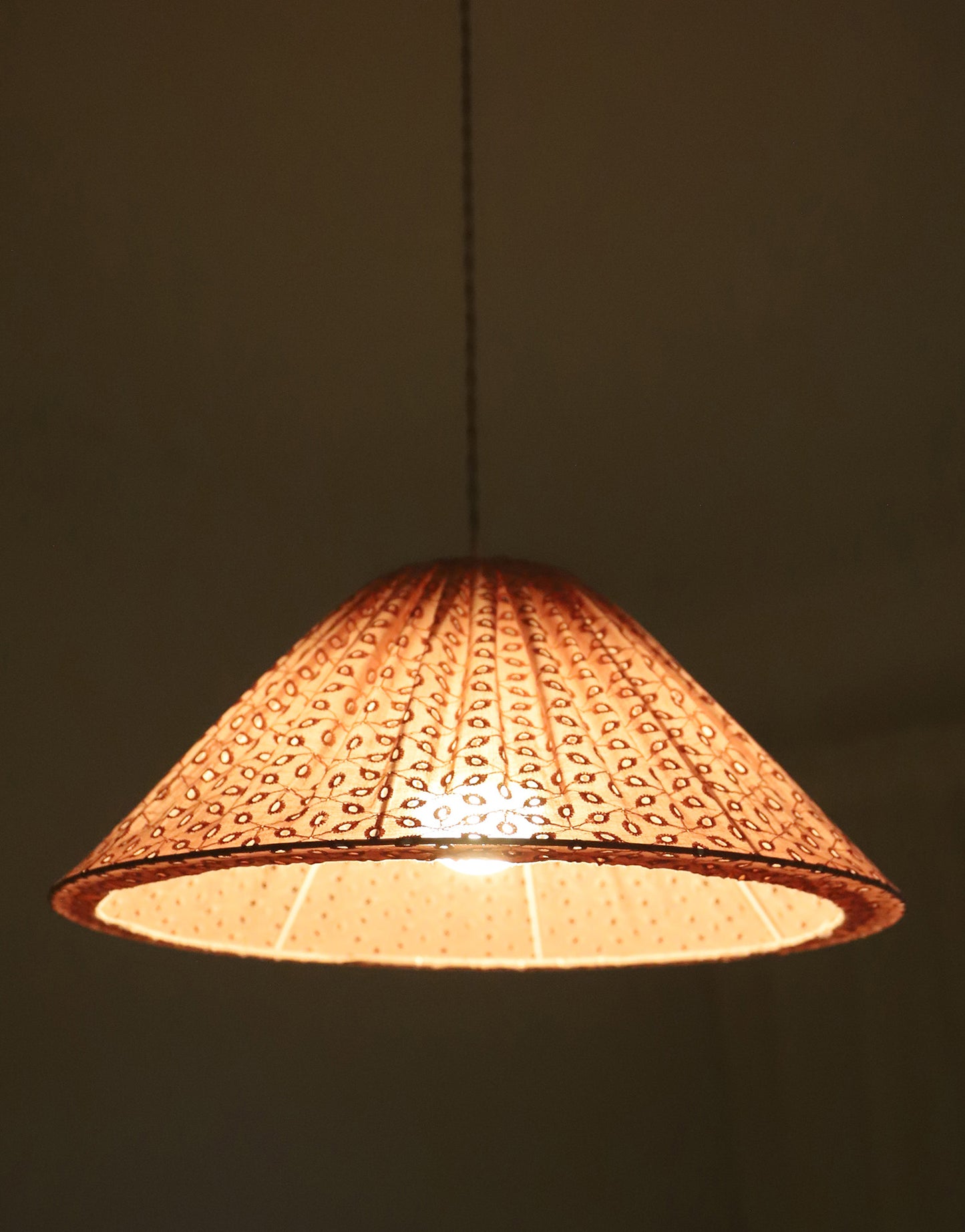 Suspension MALALA — Broderie anglaise
