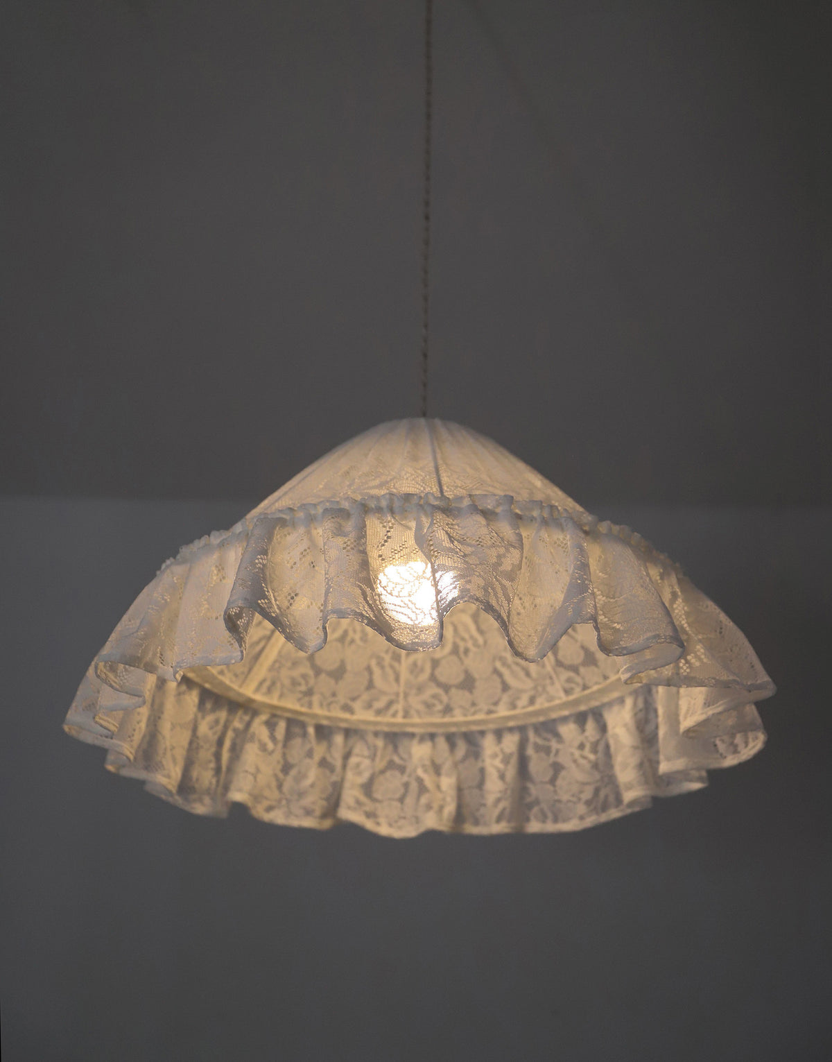 Suspension MARIE ERNESTINE — Dentelle blanche Style vintage