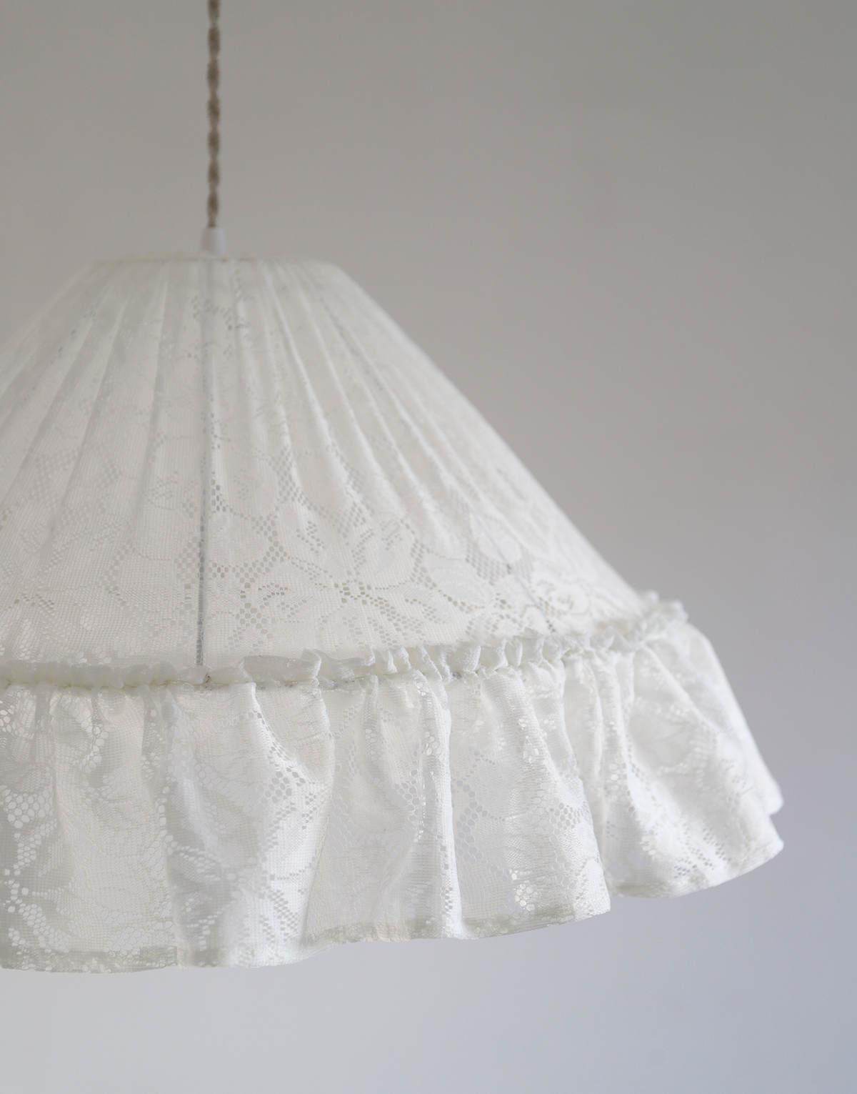 Suspension MARIE ERNESTINE — Dentelle blanche Style vintage
