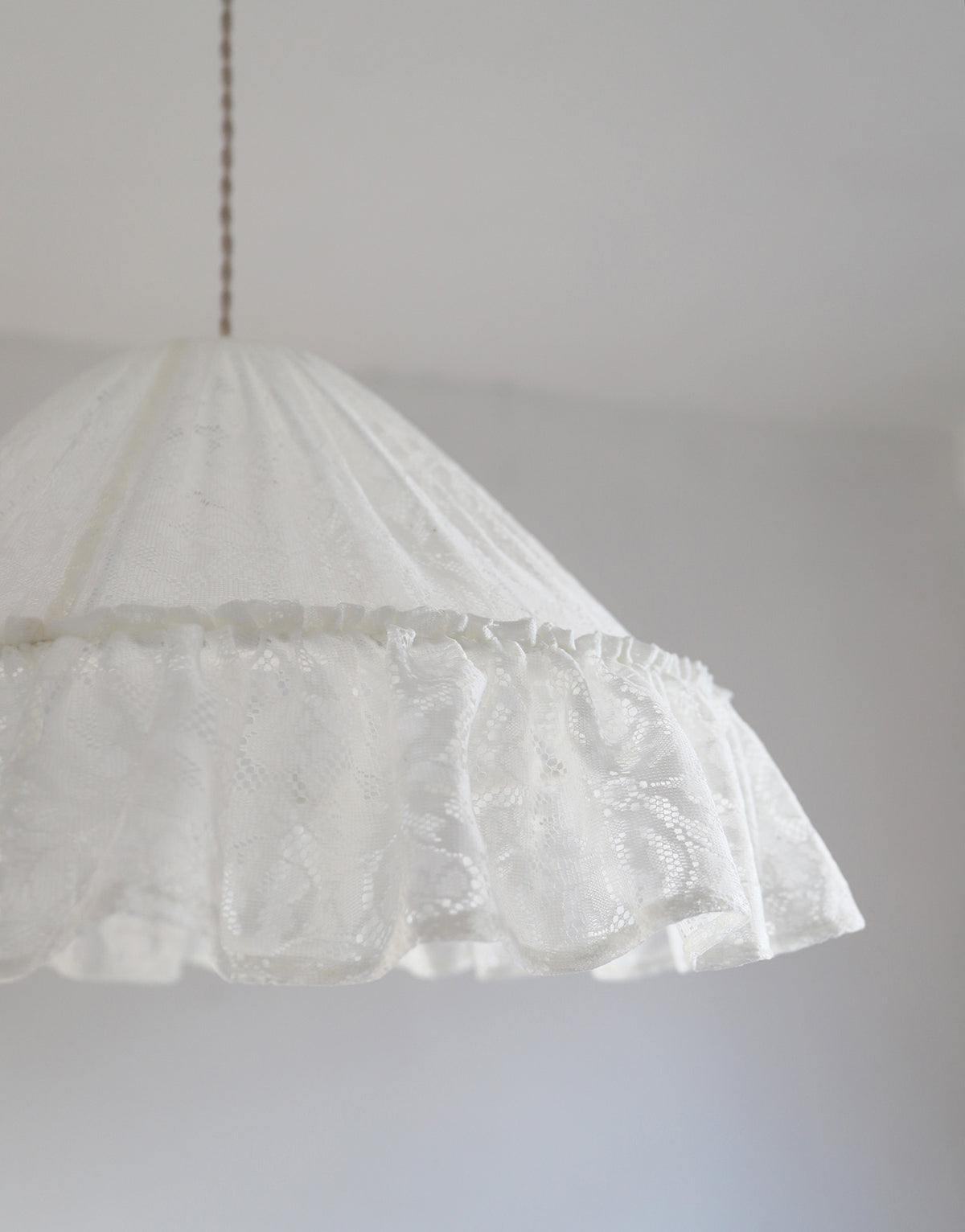 Suspension MARIE ERNESTINE — Dentelle blanche Style vintage