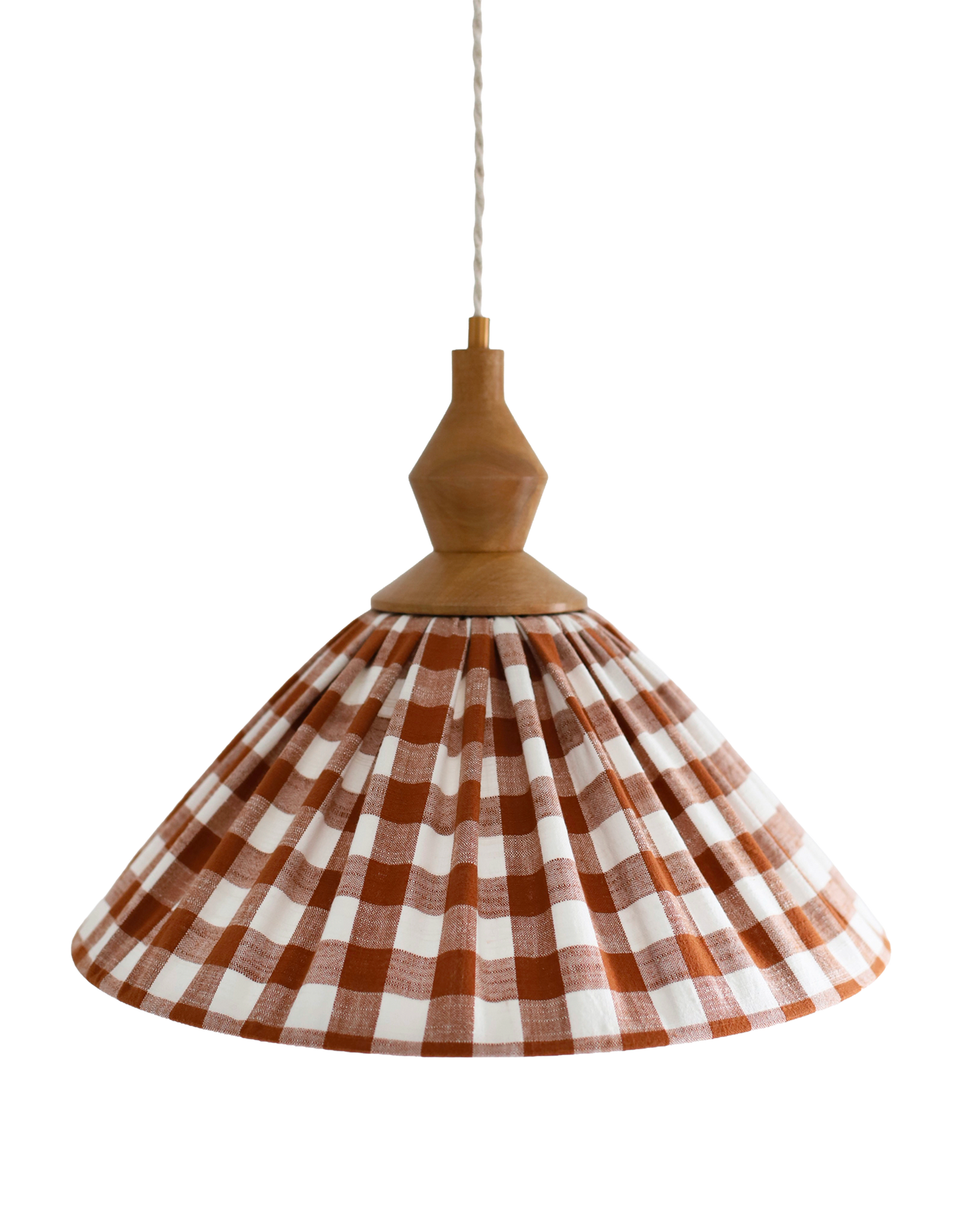 Suspension plissée « Olga » : grande suspension conique made in France, design chaleureux pour votre intérieur