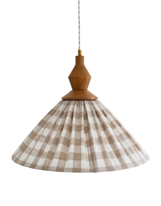 Suspension plissée Olga en toile de coton à grands carreaux beige & bijou noyer