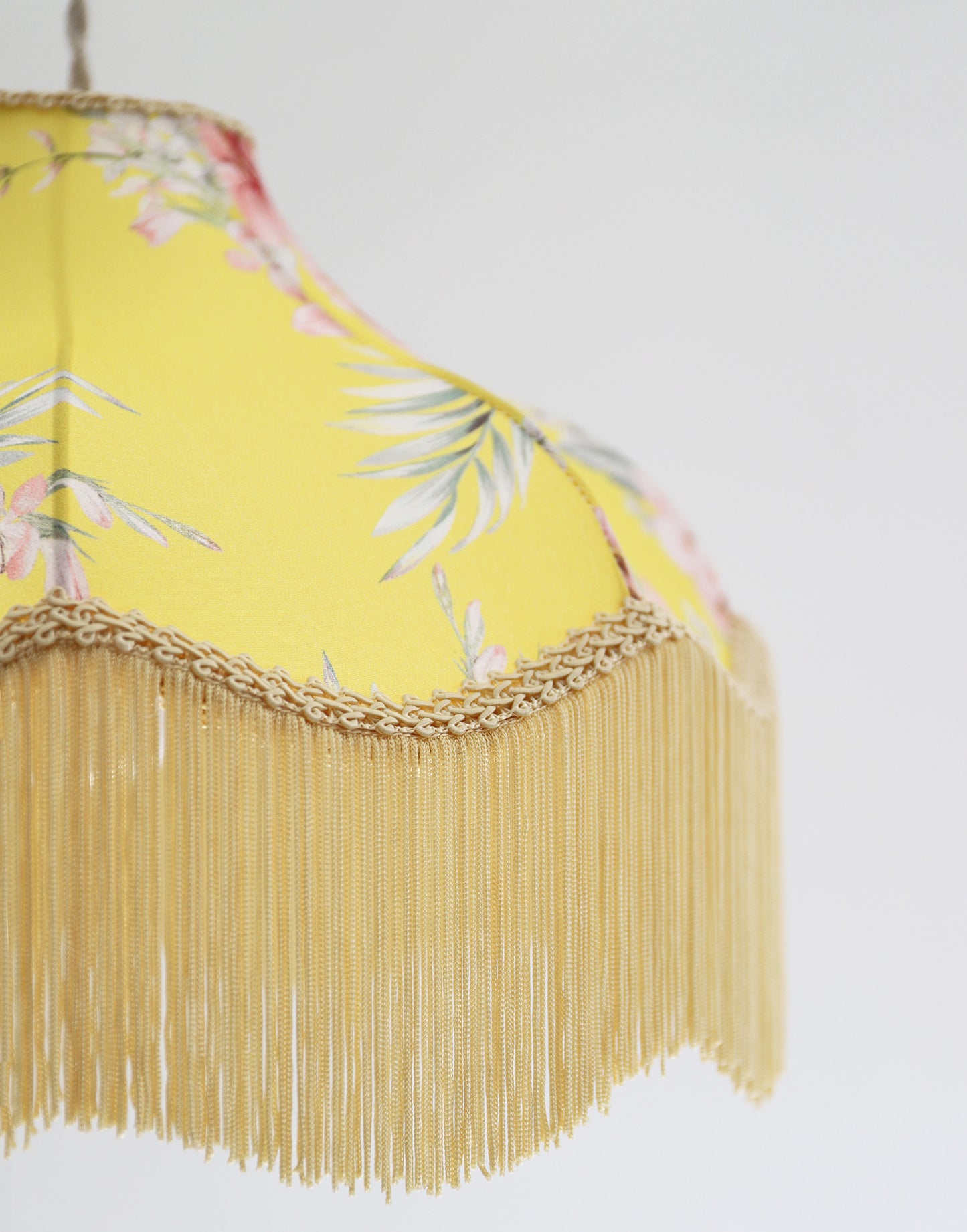 Suspension vintage florale imprimée avec franges