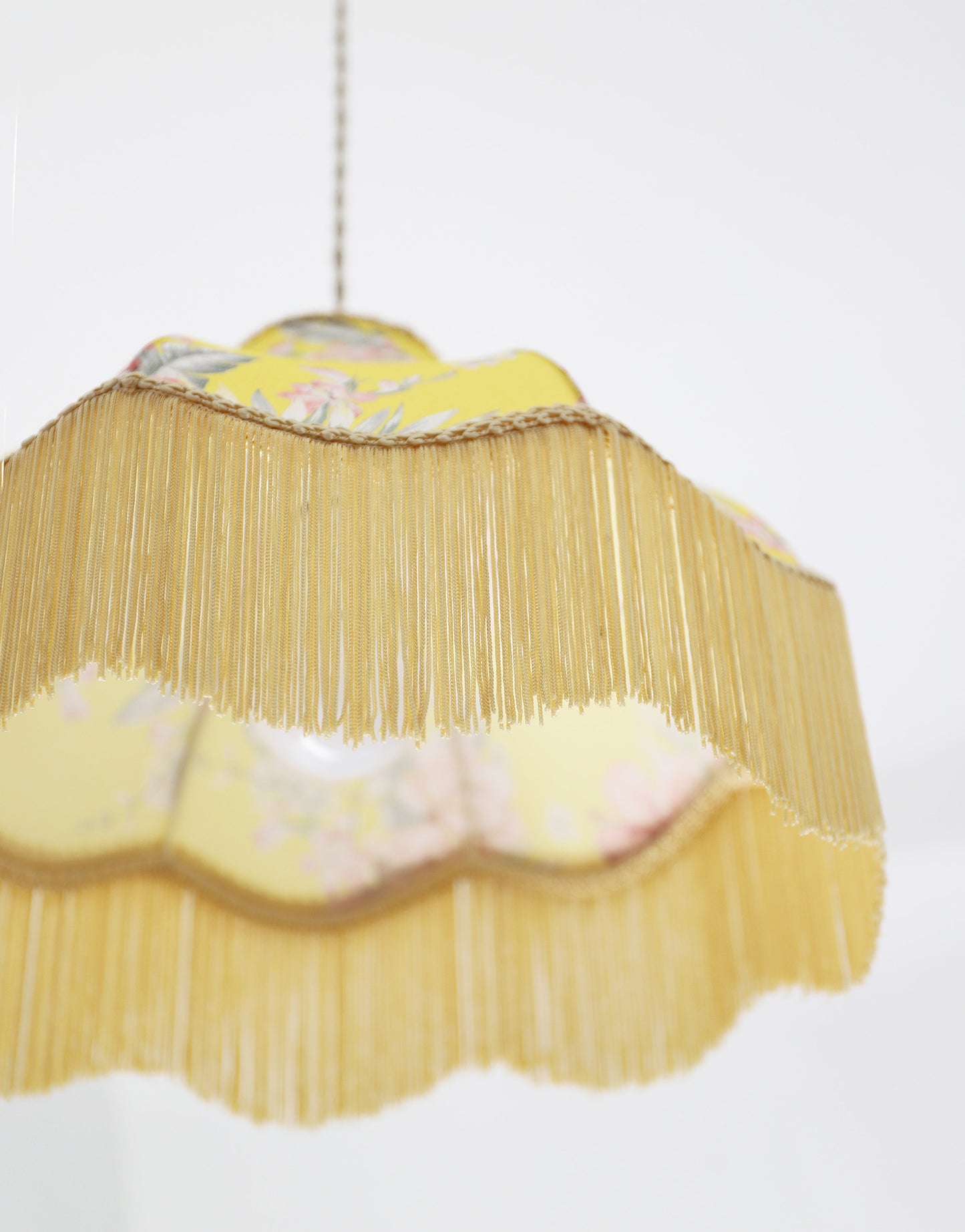 Suspension vintage florale imprimée avec franges