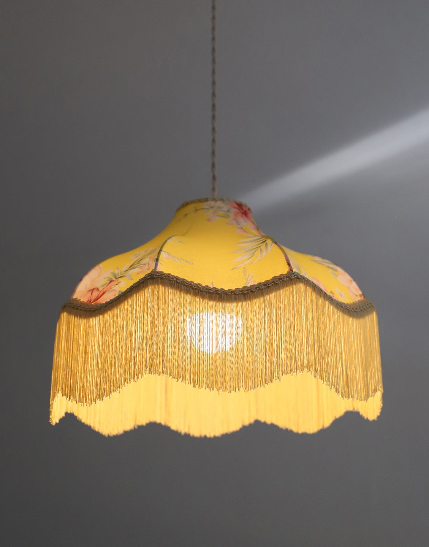 Suspension vintage florale imprimée avec franges