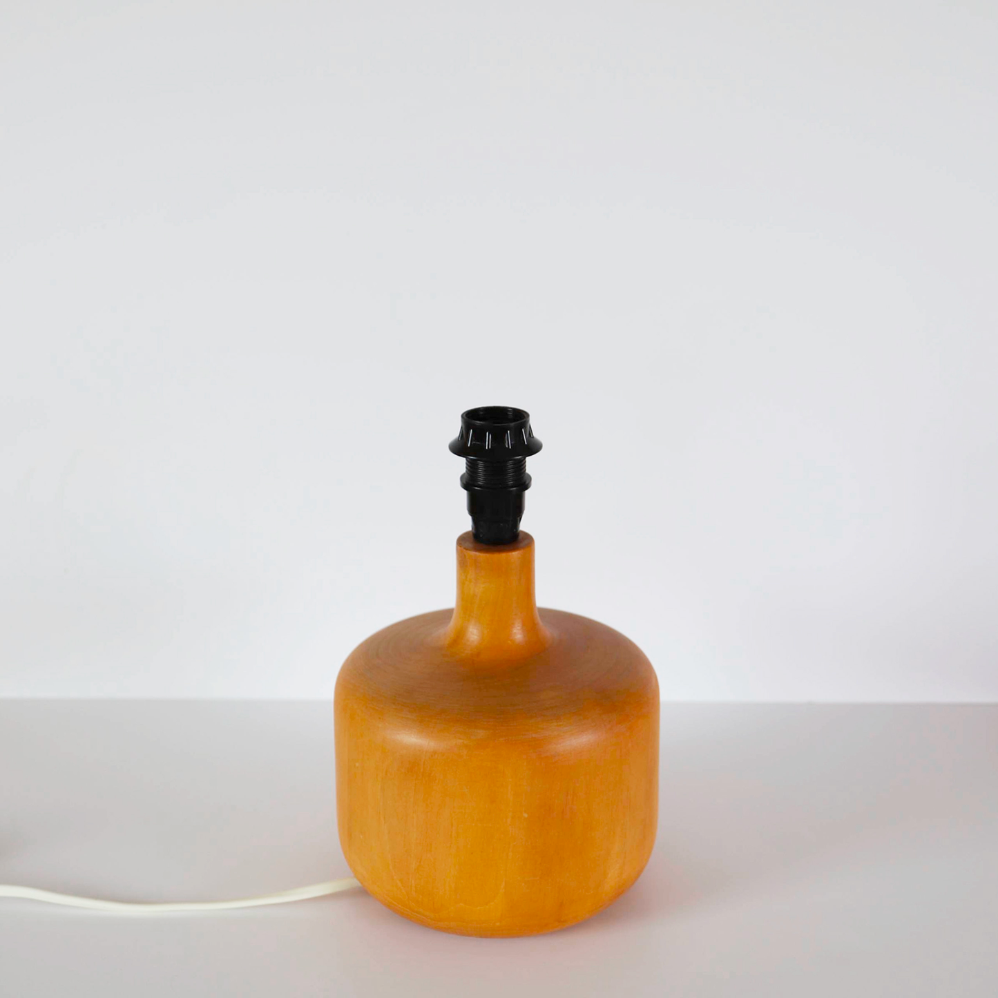 Lampe à poser vintage, pied en bois blond et abat-jour imprimé