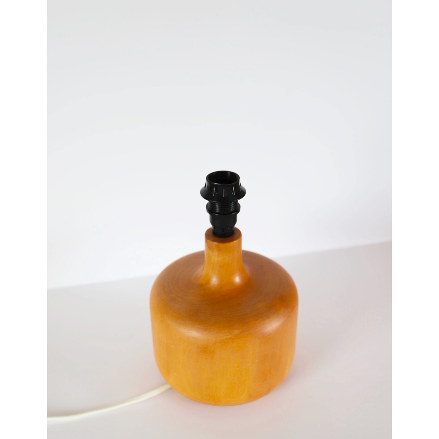 Lampe à poser vintage, pied en bois blond et abat-jour imprimé